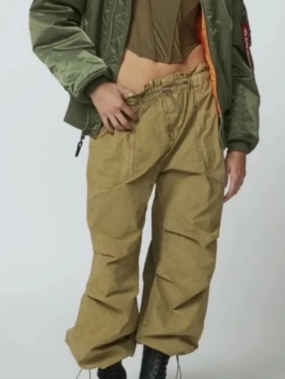 Urban Outfitters UO Sloan Nylon Baggy Balloon Parachute Pants Y2K 80s Khaki M - Picture 3 of 16